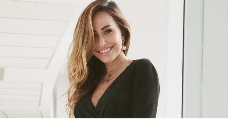 Sabrina Sato surge com look de inverno e encanta os seguidores: ”Frio em SP”
