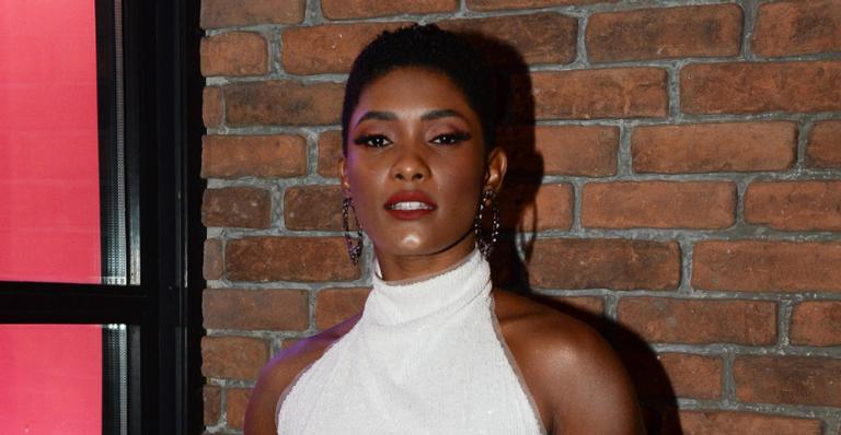 Erika Januza revela detalhes sobre sua nova personagem na próxima novela: ”Guerreira e sonhadora”