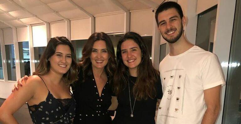 Mãe descolada, Fátima Bernardes encanta com novas fotos ao lado dos filhos em aniversário