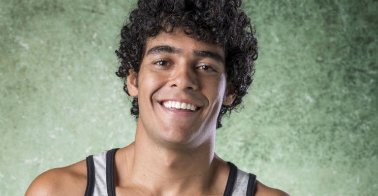 Igor Fernandez, de Bom Sucesso, explica porque prefere não se expôr com namorado nas redes sociais