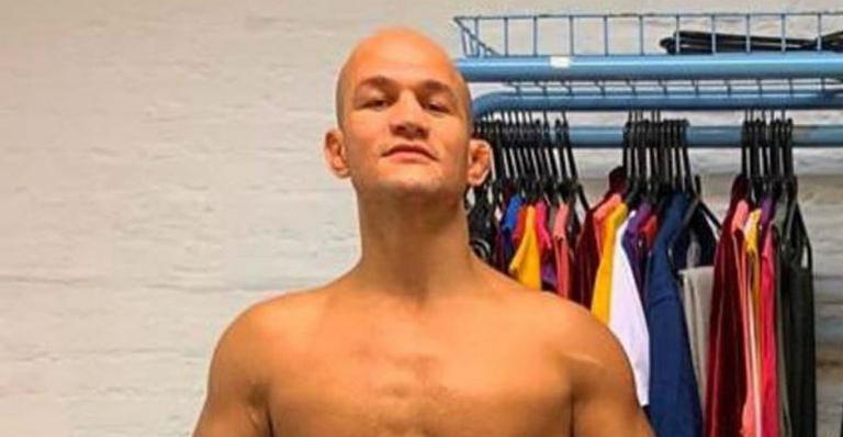 Junior Cigano aparece internado no hospital e fala sobre repescagem no ‘Dança dos Famosos’