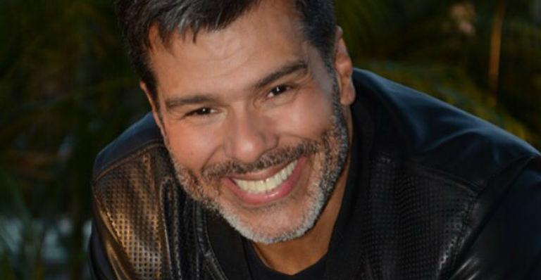 Maurício Mattar revela nome da filha nas redes sociais e se emociona: ”Chegou com tudo”