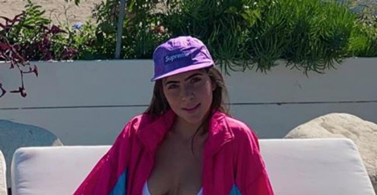 Na Califórnia, Jade Picon exibe corpão durante passeio na praia: ”Eu amo muito”