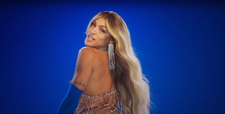 Pabllo Vittar exibe curvas perfeitas em look inusitado e arranca suspiros na web