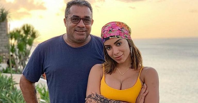 Pai de Anitta comemora resultado de DNA com montagem e semelhança com novo filho impressiona