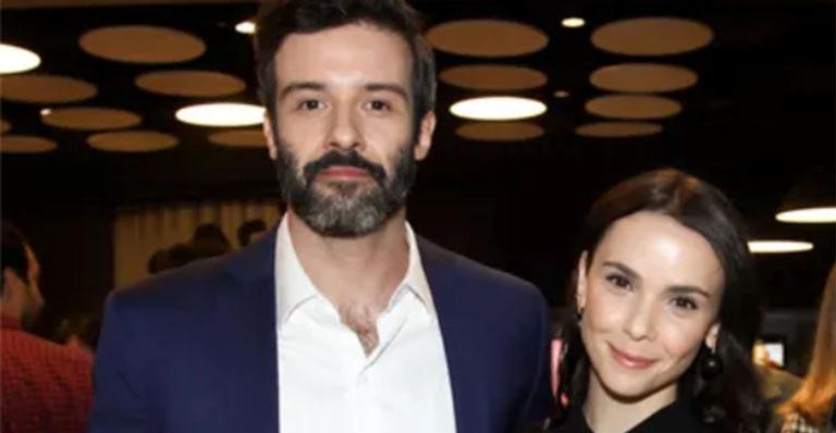 Após contracenarem juntos, Débora Falabella e Gustavo Vaz assumem namoro