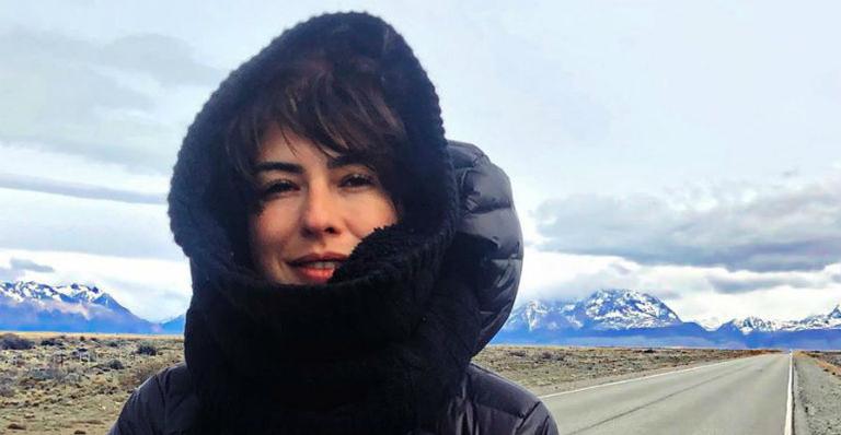 Fernanda Paes Leme diverte os seguidores com foto clichê na Argentina: ”Comendo a geleira”