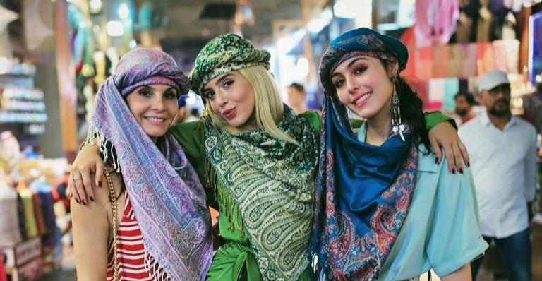 Giovanna Lancellotti compartilha clique em Dubai ao lado da mãe e da irmã: ”Guardar na memória”
