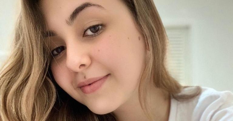 Klara Castanho surpreende web com flexibilidade ao praticar pilates em academia