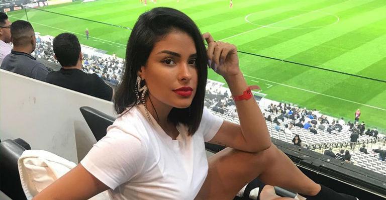 Munik Nunes aparece com look inusitado e brinca ao se comparar com Bob Esponja