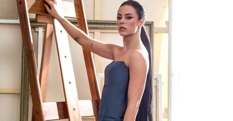De Vivi Guedes, Paolla Oliveira vira piada ao surgir ”torta” em foto: ”Dor nas costas, flor?”