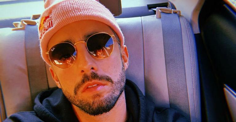 Pedro Scooby posta foto com pranchas e comemora volta às praias: ”Me preparando”