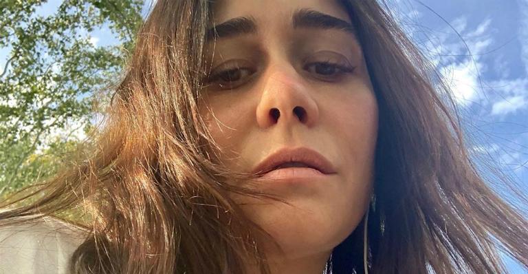 Em pré-estreia de filme, Alessandra Negrini recebe filhos e ex-marido