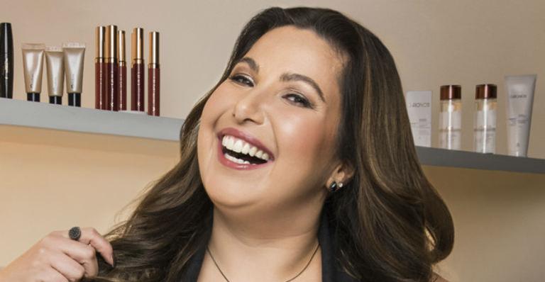Mariana Xavier posa ao lado do namorado e ganha declaração romântica