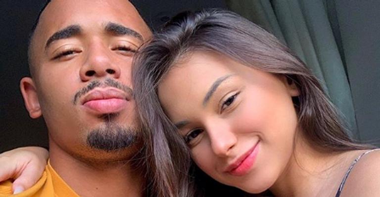 Amigas, namorada de Gabriel Jesus se diverte ao lado da sogra