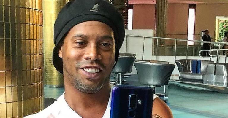 Ronaldinho Gaúcho para multa milionária e curte folga em Miami
