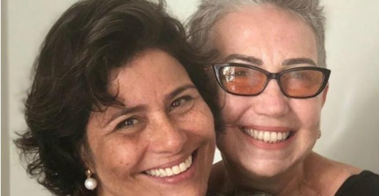 Mães de Tatá Werneck e Rafa Vitti babam na netinha: ”Nosso sorriso é felicidade cósmica”