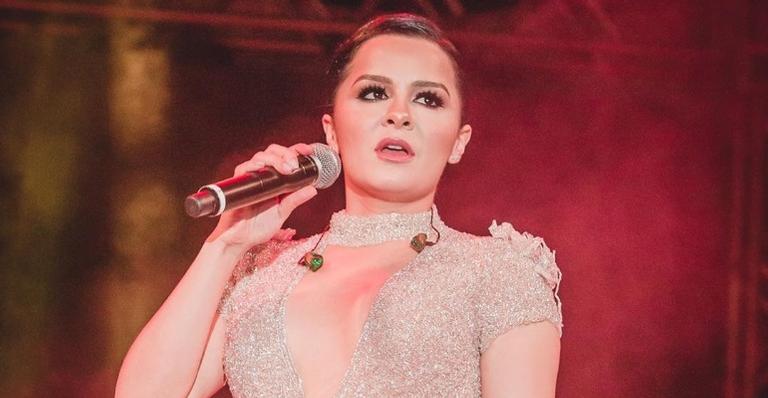 Maraisa posta clique exibindo barriga chapada e fãs questionam: ”Dois umbigos?”
