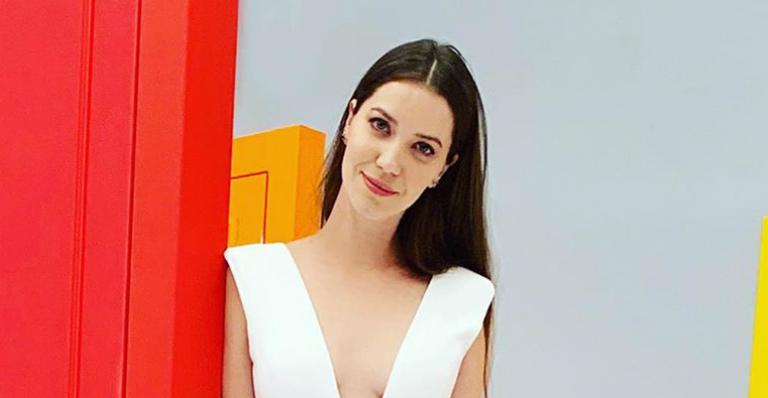 Nathalia Dill compartilha registro de Fabiana na novela e brinca: “Todo mundo vendo hoje!”