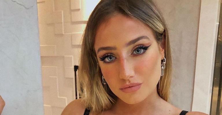 Bruna Griphao aparece com o cabelo descabelado em helicóptero e brinca com os fãs: ”Copilota”