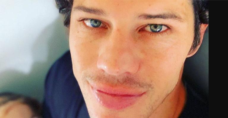 José Loreto posa com a filha e choca seguidores com a semelhança