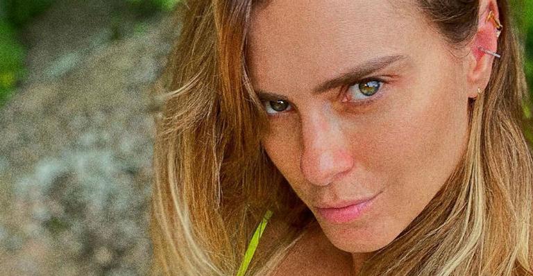 Carol Dieckmann aparece em pose inusitada e diverte os seguidores: ”Mulher elástica”