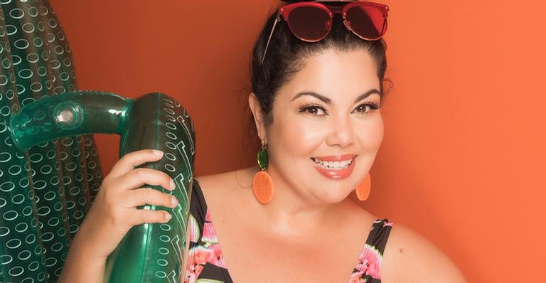 Fabiana Karla posa de biquíni e é elogiada por seguidora: ”Iluminada e real”