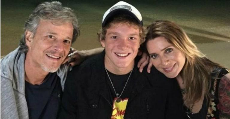 Pedro Novaes conta que recebe elogio dos pais e dicas para melhorar em cena