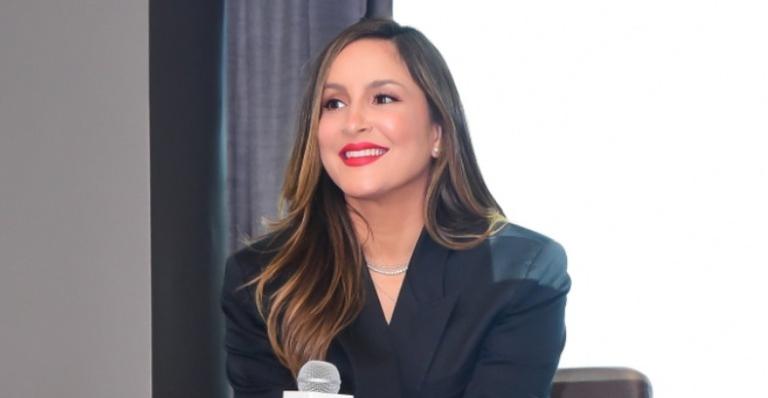 Dois meses após dar à luz, Claudia Leitte rouba a cena em show com corpão definido