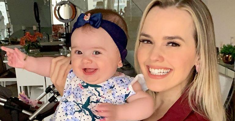 De maiô, Thaeme Mariôto encanta fãs ao posar com Liz