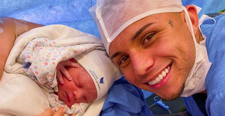 Esposa de Everton Cebolinha dá à luz ao segundo filho