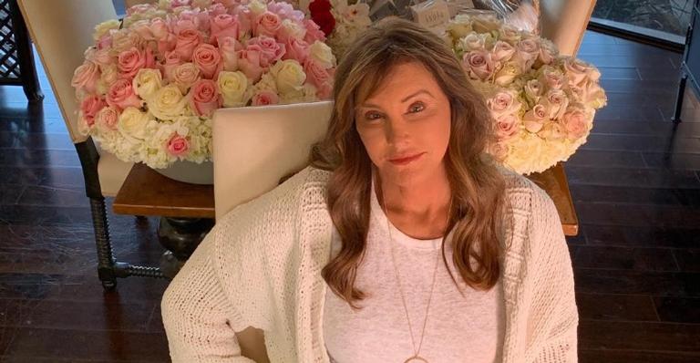 Kylie Jenner presta homenagem no aniversário de Caitlyn: ”Super-heroína da vida real”