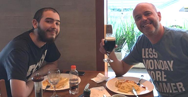 Após polêmica, Alex Escobar comenta relação com o filho: ”Problema desde muito cedo”