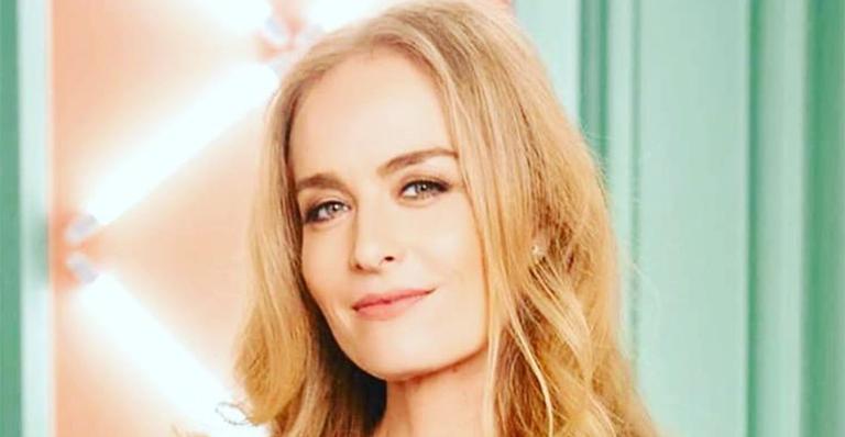 Com look justíssimo, Angélica se transforma em mulher-gato em noite de Halloween