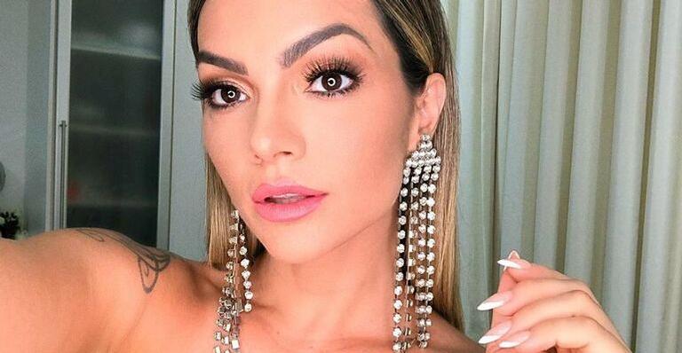 Ousada, Kelly Key exibe pernão em look transparente no Prêmio Multishow