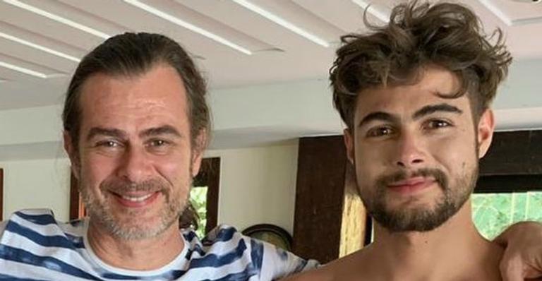 Rafael Vitti homenageia pai em aniversário com montagem de foto antiga: ”Que foto maravilhosa”