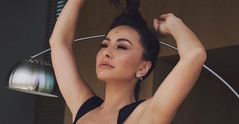 Sabrina Sato surge de lingerie pink para reforçar importância do Outubro Rosa