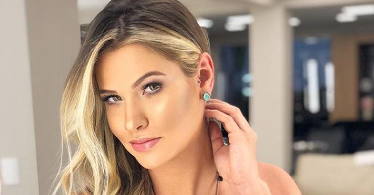 Andressa Suita ostenta look grifado no valor de R$ 15 mil nos Estados Unidos