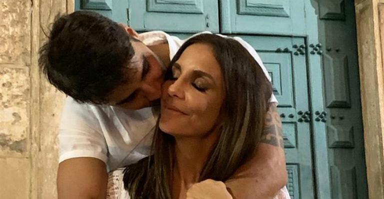 Marido de Ivete Sangalo deseja feliz Dia das Bruxas com montagem da família e fãs elogiam