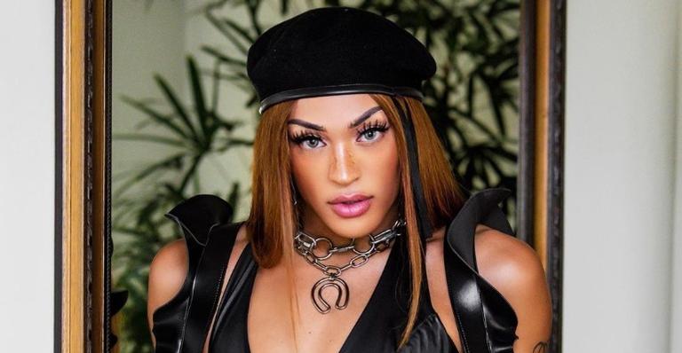 Em seu aniversário, Pabllo Vittar se inspira em Gisele Bündchen com fantasia de Mamãe Noel