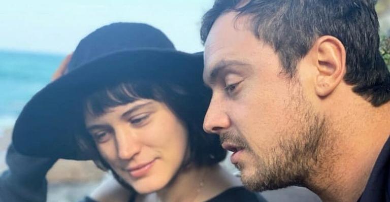 Sérgio Guizé quebra silêncio e revela se Bianca Bin tem ciúmes das suas cenas com Paolla Oliveira