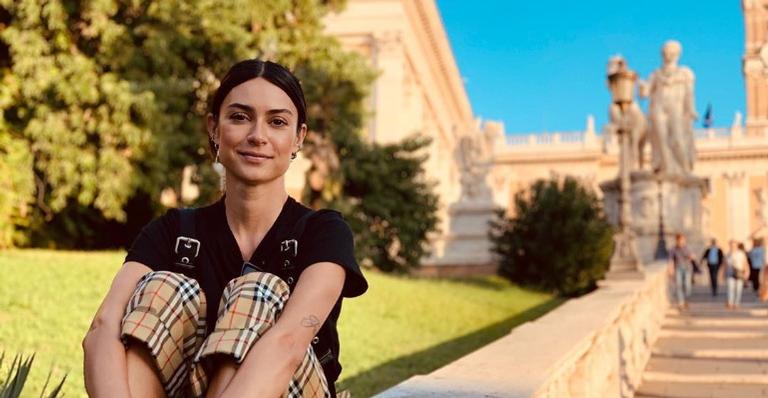 Thaila Ayala posta lindos cliques mergulhando com tartarugas durante lua de mel