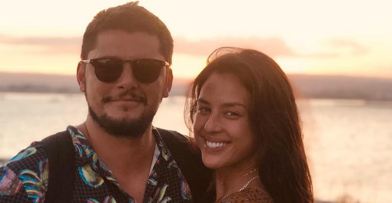 Yanna Lavigne se declara para Bruno Gissoni com clique raro e fãs elogiam: ”Que lindos”