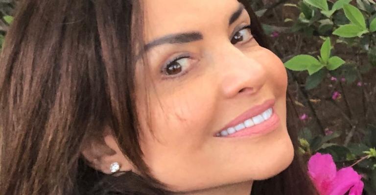Com quase 60 anos, Luiza Tomé aparece nua na web e arranca suspiros: ”Deslumbrante!”
