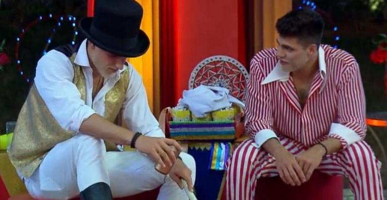 A Fazenda 2019: Netto se sente triste com as eliminações de amigos e desabafa com Guilherme Leão
