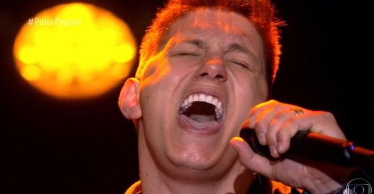 Ex-goleiro canta música de Cristiano Araújo e emociona famosos no ”Popstar”