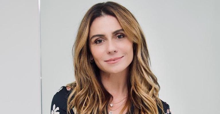 Aos 43 anos, Giovanna Antonelli mostra novo visual e exibe corpão com look transparente