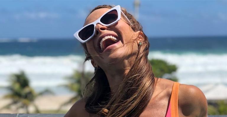 Grávida, Dany Bananinha coloca o barrigão para jogo em clique só de biquíni