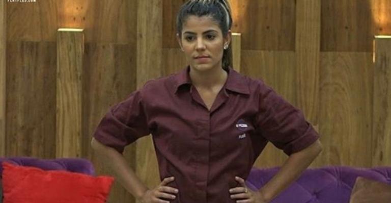 A Fazenda: Após passar por fortes emoções, Hariany desabafa para ovelhas: ”Tô carente”
