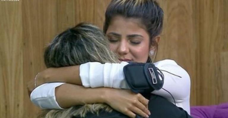 A Fazenda: Hariany e Lucas reclamam da insistência de Thayse em falar da relação dos dois